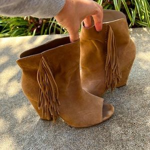 Dolce Vita Sued Fringe open toe boot, size 8